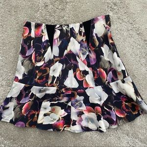 Size 4 Nicole Miller High Waisted Geometric Floral Miniskirt